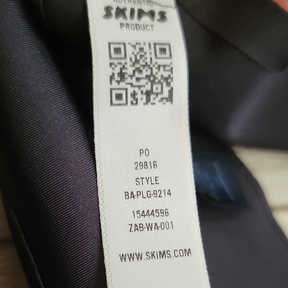 SKIMS Classic Black Bra 36A - Picture 3 of 5